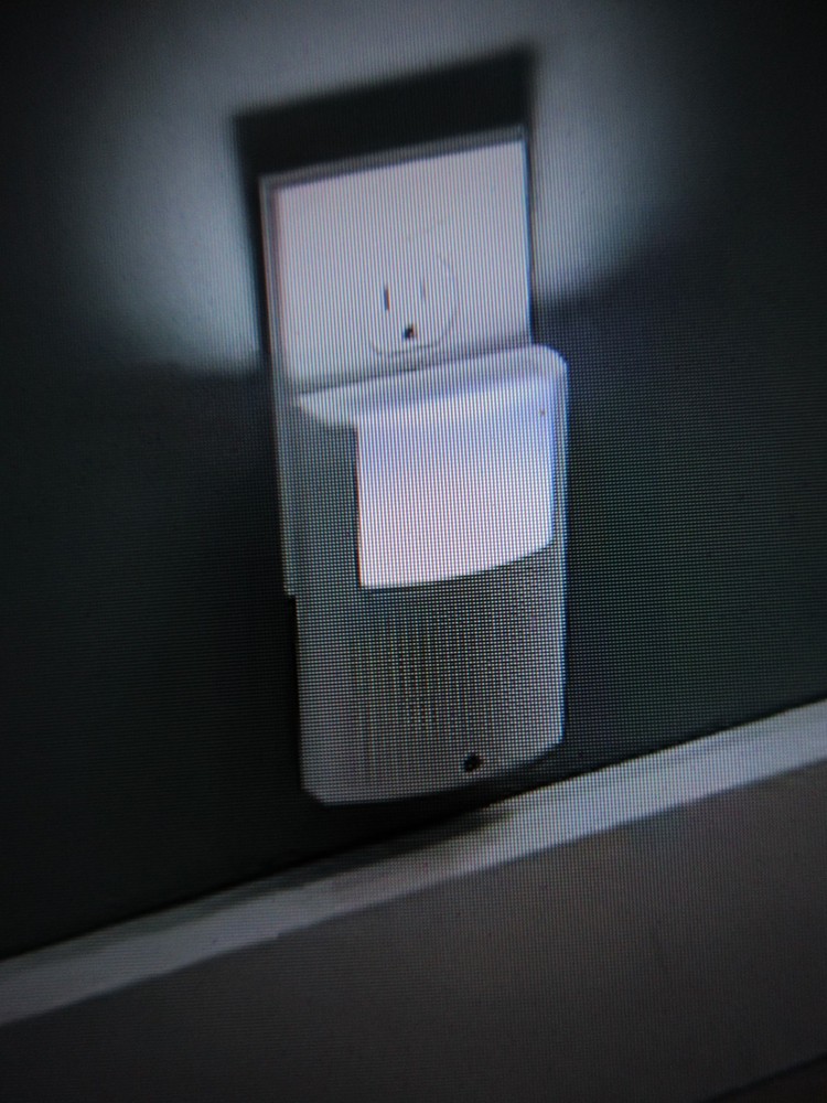 Defiant Wireless Plug-In Doorbell Kit LED Night Light & Wireless Push Button