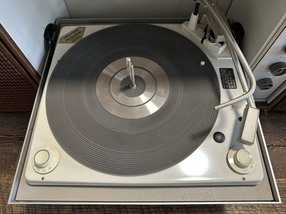 Zenith 7552W Stereo Phonograph Record Player Solid State Fold-Out Speakers USA