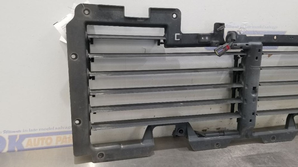 19 CHEVY SUBURBAN 5.3L AIR SHUTTER