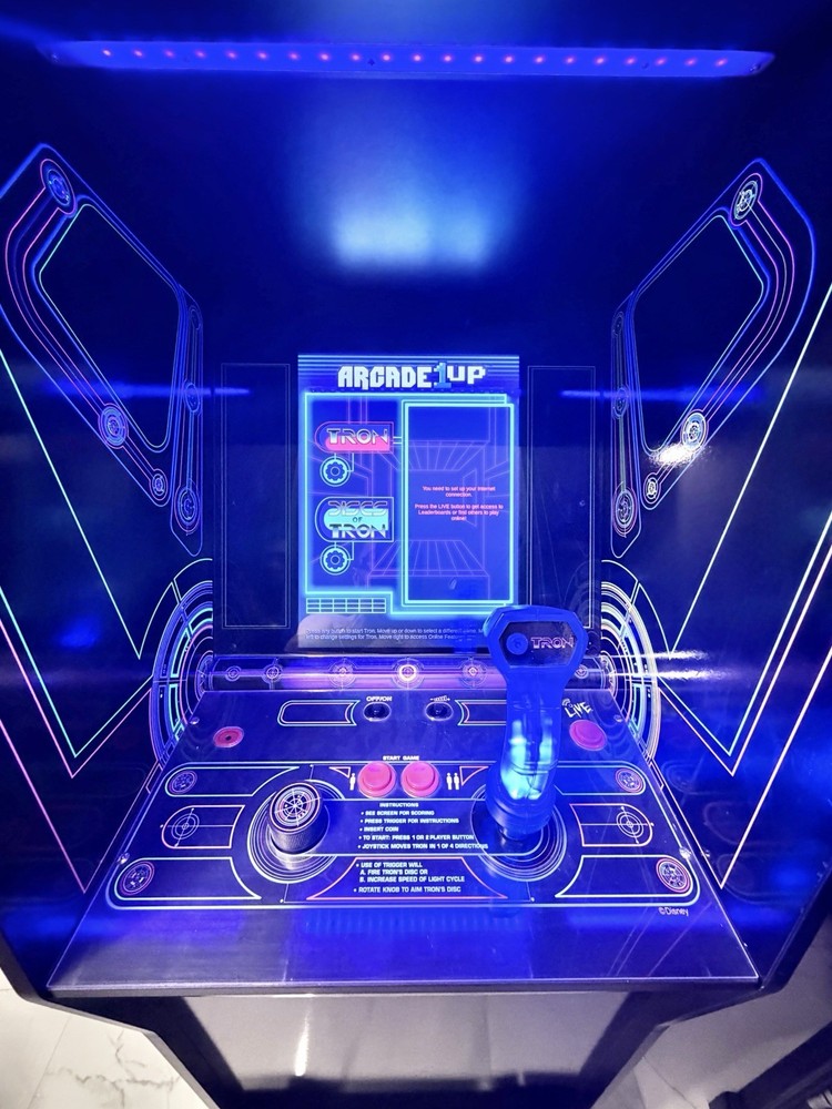 Arcade1Up TRON Arcade with Marquee, Riser, and Exclusive Stool *RARE* 🔥