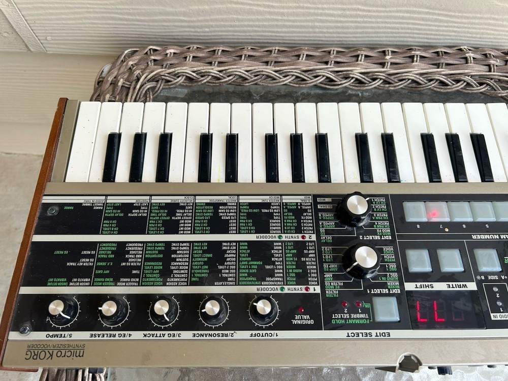KORG microKORG 37-Key Synthesizer Vocoder ***Working***