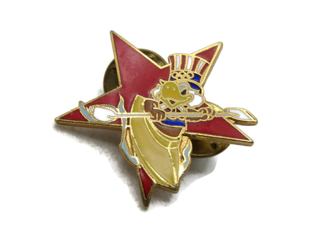 Kayaking Eagle & Red Star Pin Gold Tone