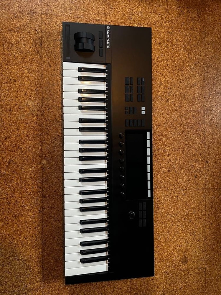 Native Instruments Komplete Kontrol S49 Mk2 Controller Keyboard MIDI Black