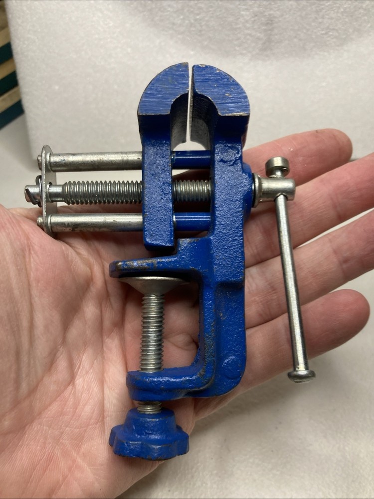 VINTAGE MINI GLOBEMASTER 5929 BENCH TABLE VISE-great Shape-D