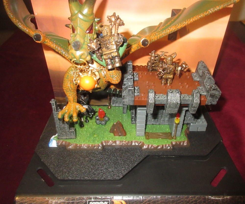 AMAZING RARE MEGA BLOGS DRAGONS STORE DISPLAY CASTLE DIORAMA