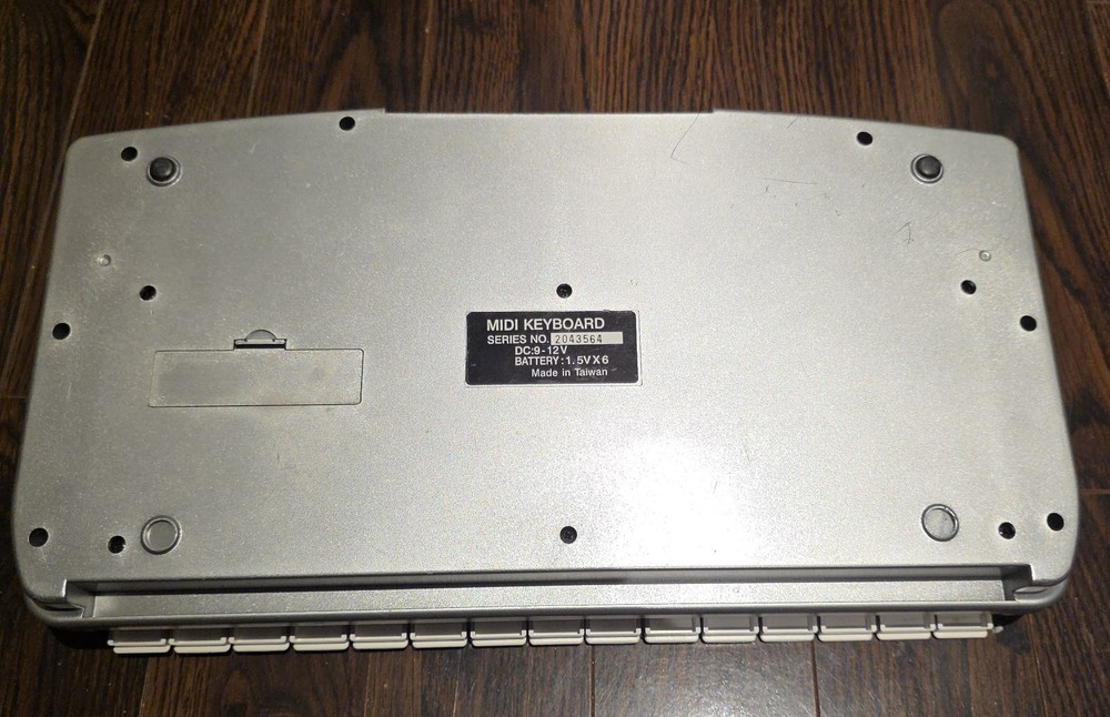 Midiman Oxygen 8 MIDI 25-Key M-Audio Mobile Two Octave Keyboard USB Controller