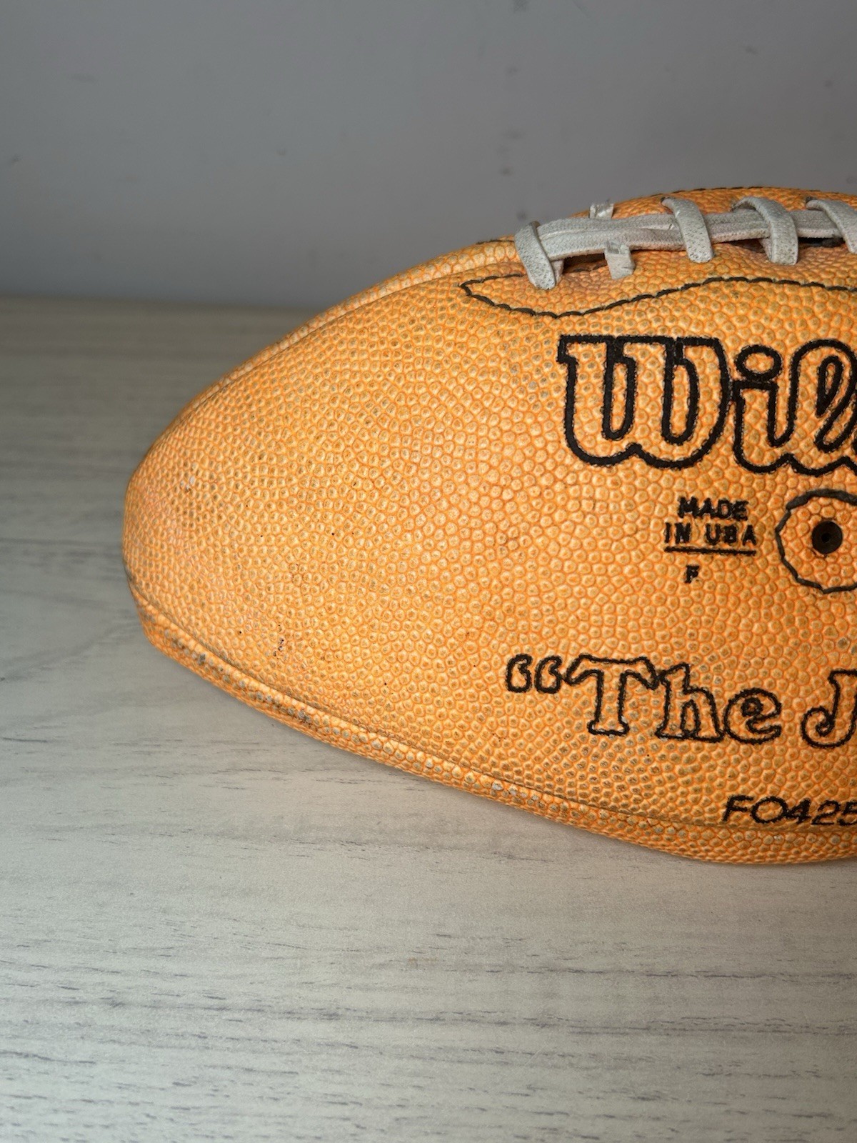 OJ SIMPSON F0425 Orange WILSON FOOTBALL "The JUICE" Vintage 1970s 1980s