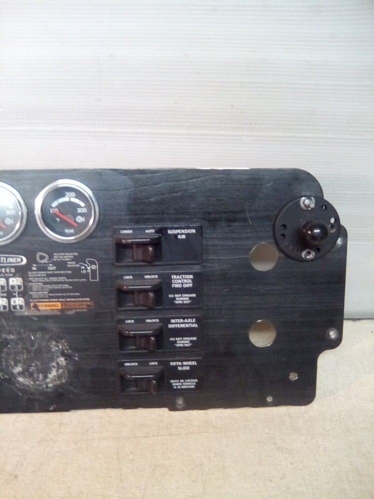 2004 Freightliner Columbia Gauge And Switch Dash Panel M89332