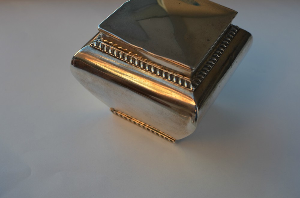 MAGNIFICENT ANTIQUE ENGLISH SOLID STERLING SILVER TEA CADDY, MAKER: GB & E