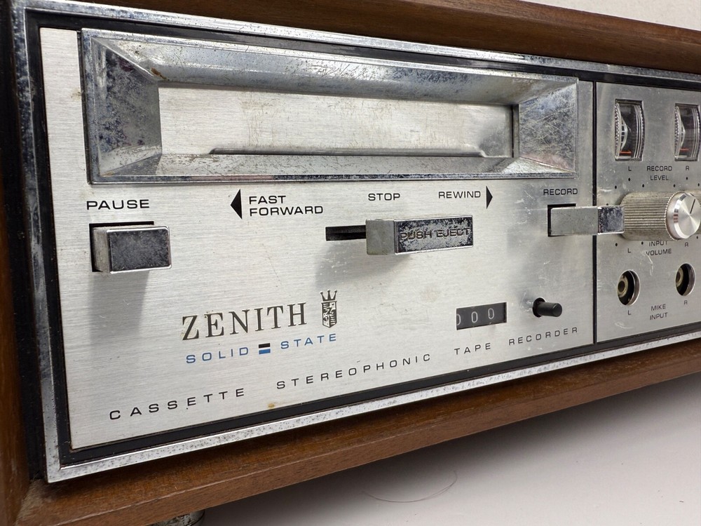Vintage Zenith Solid State Cassette Stereophonic Tape Recorder E-637W UNTESTED