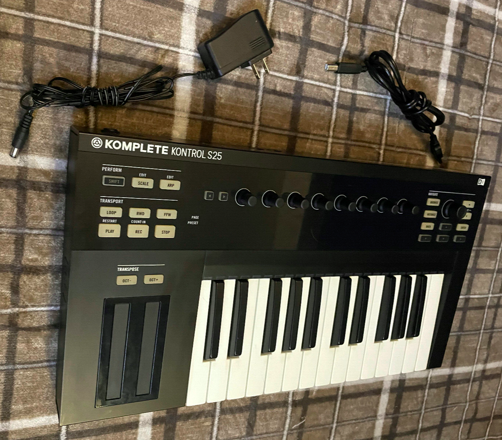 NI Komplete Kontrol S25 Midi Keyboard Controller w/ Adapter, USB and Software