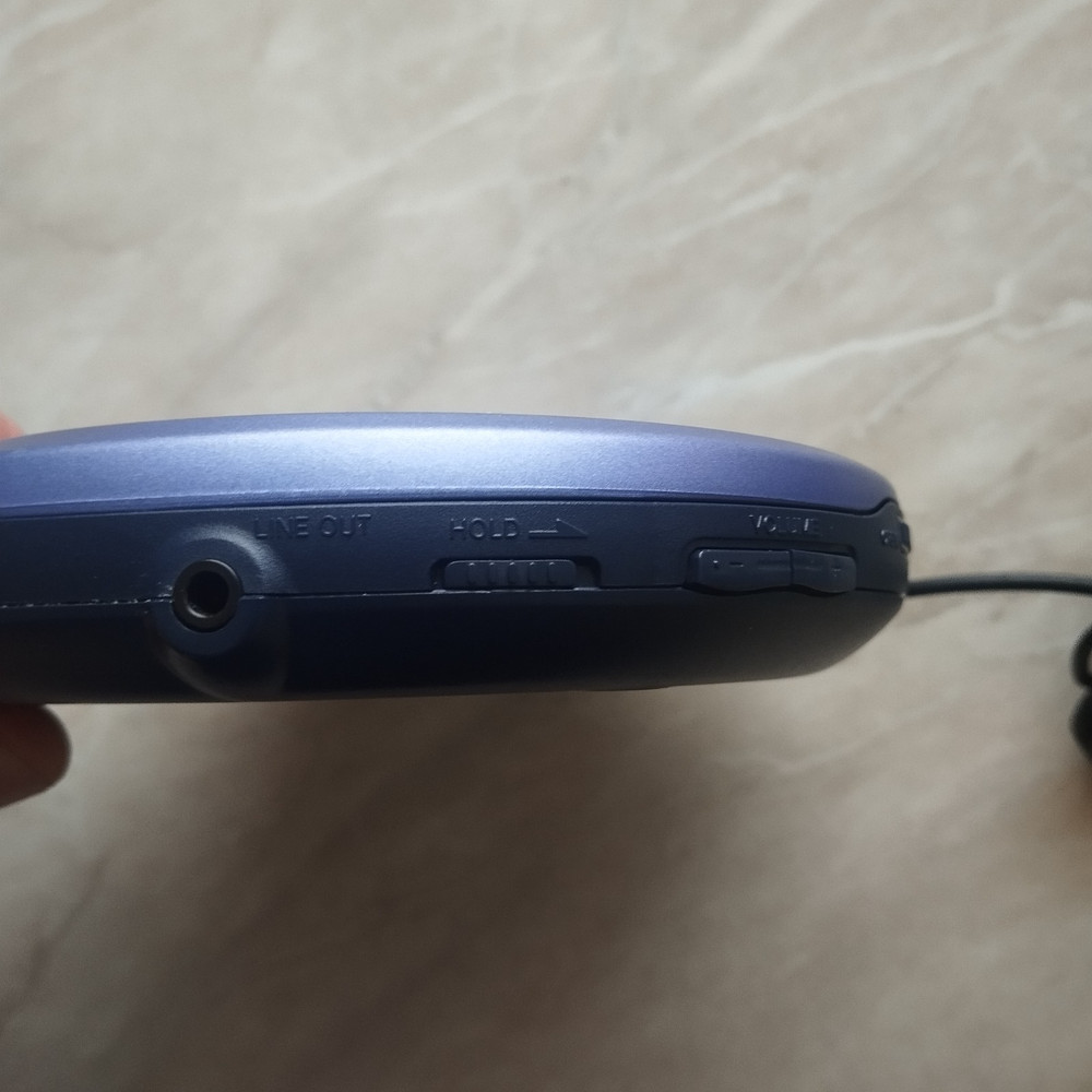 Sony Portable Cd Player D-E660 Vintage Rare Item Used With Remote