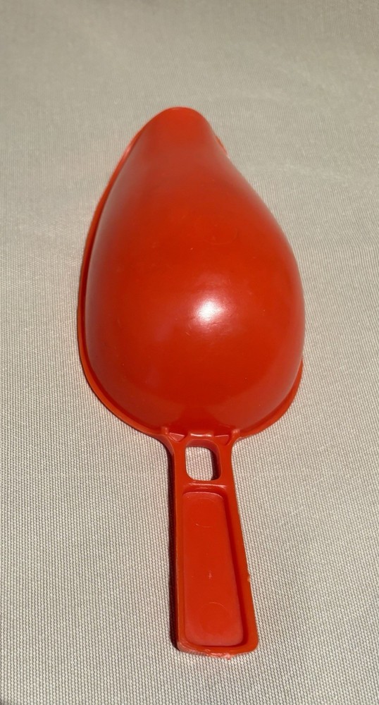 Bright orange 8" Kitchen Scoop Hard Plastic 1970's W/ Design on Handle