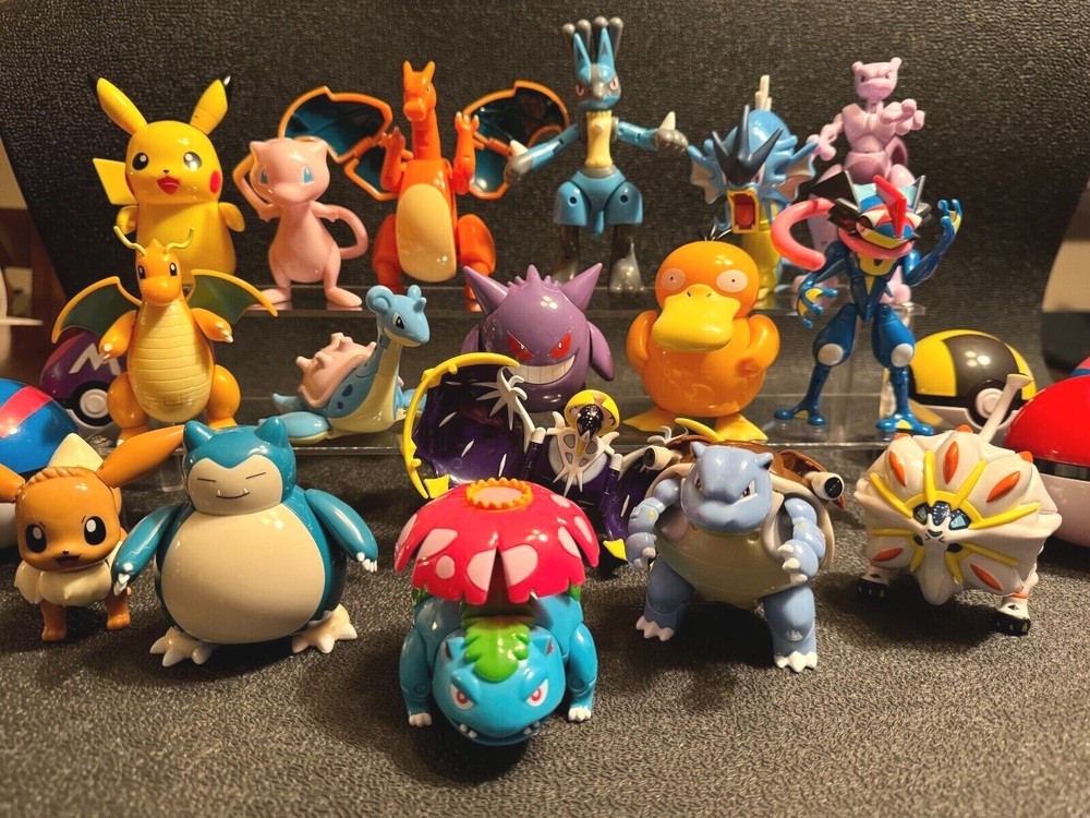 Pokeball with Transforming Pokemon -  17 Styles Available