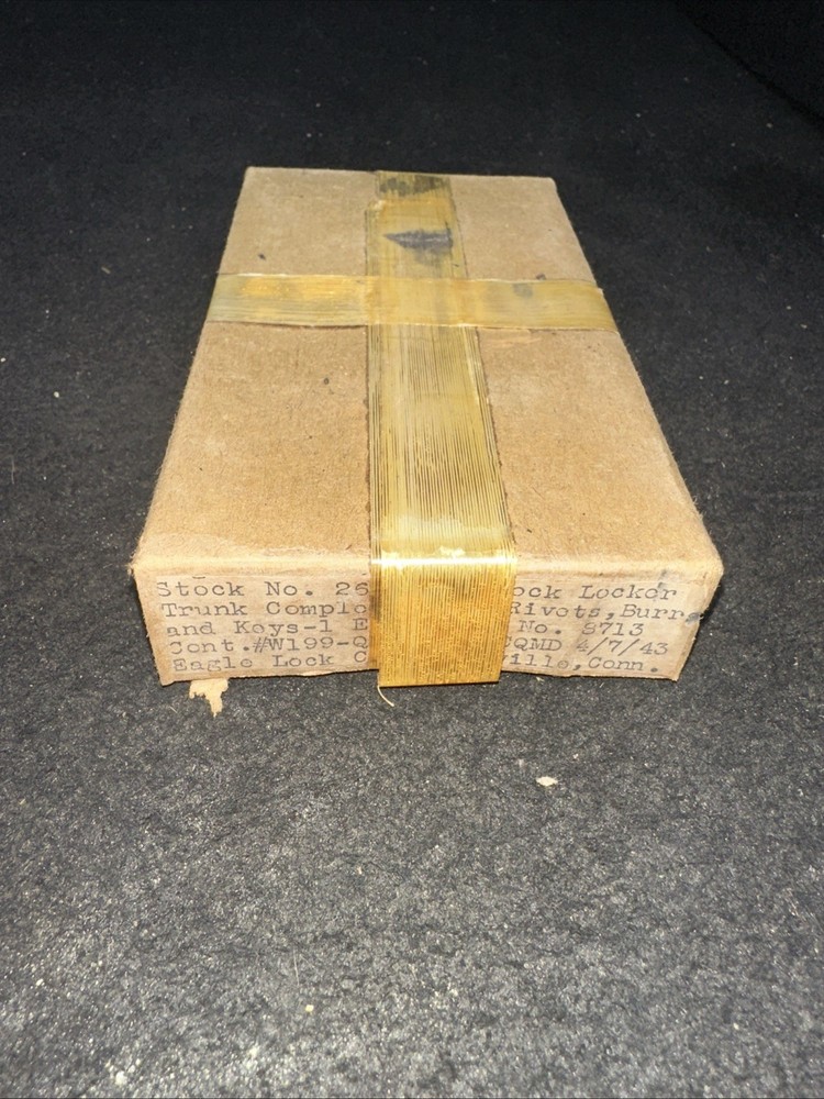 WW2 US Military Footlocker Lock  Eagle  Lock all Hardware included (st1022)