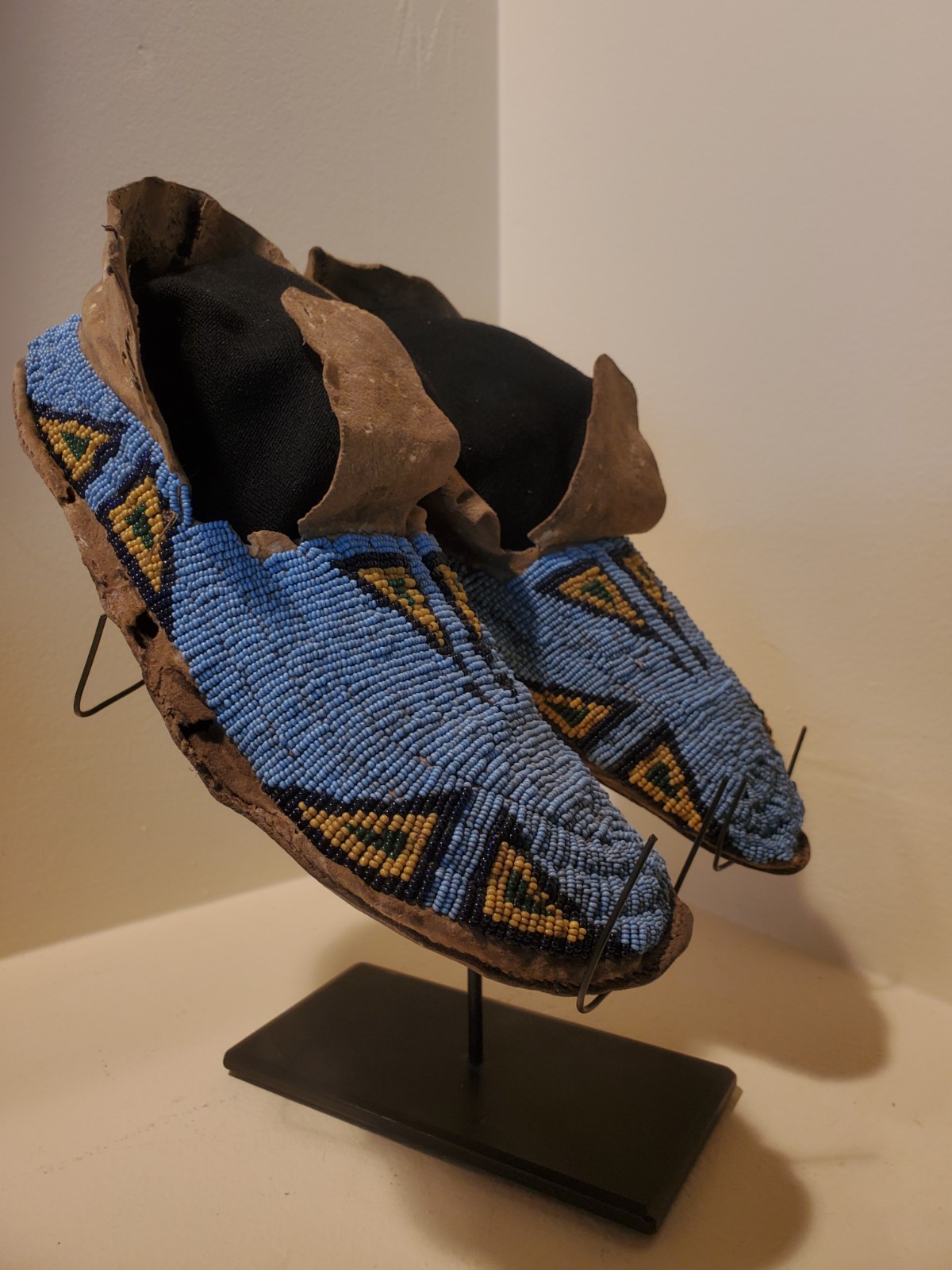 Antique OLD Native American Indian plains beaded early 1860s moccasins 19th c.