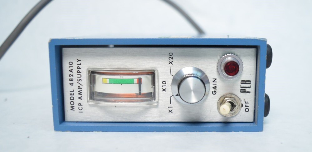 PCB Piezotronics Model 482A10 Accelerometer ICP Amp/Supply