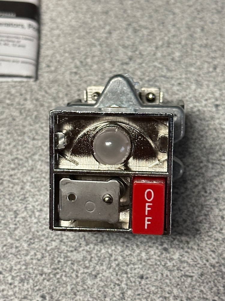 NEW EATON Cutler Hammer E30DM Compact Pushbutton Operator with Light 120V AC/DC