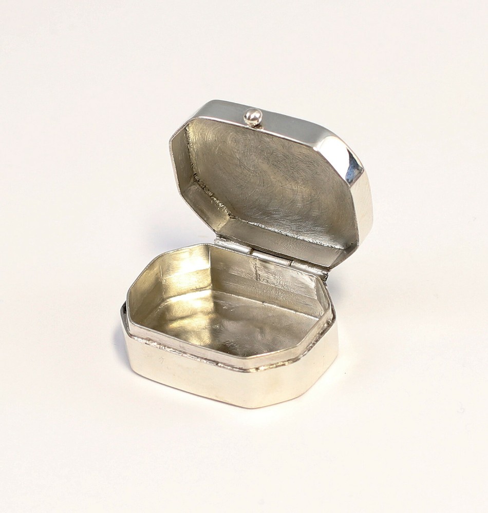 9927056 925 Silver Miniature Rectangular Pill Box 1X2X2.5Cm