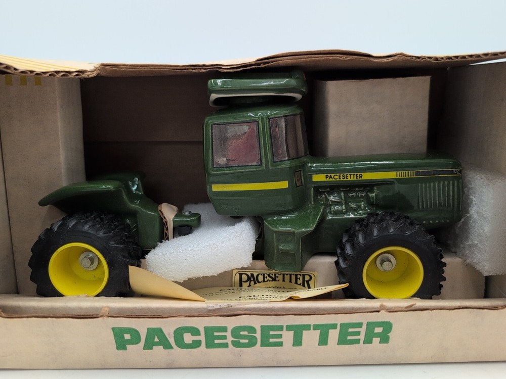 Pacesetter John Deere Tractor Green Machine 4WD Mini