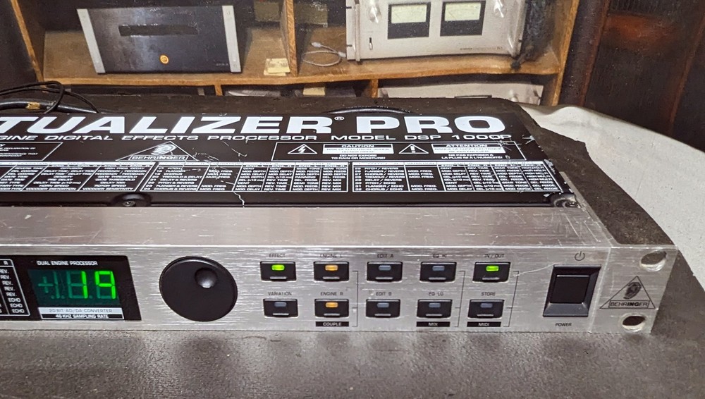 Behringer Virtualizer Pro DSP-1000P 24-bit dual engine digital effects processer
