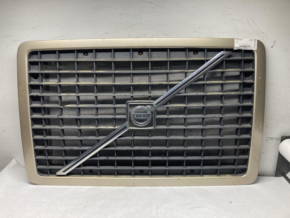 2003-2017 Volvo VNL Grille - Used