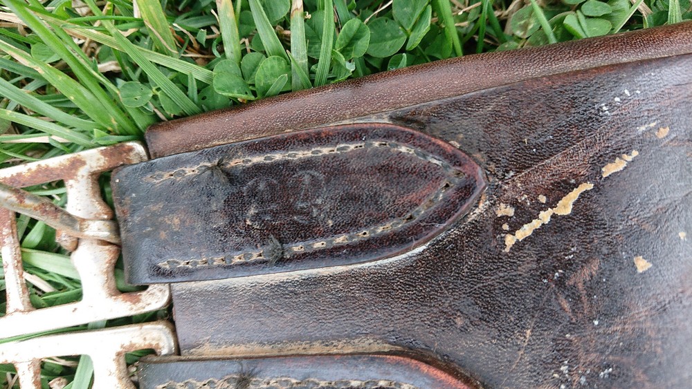 Great condition 44" leather girth