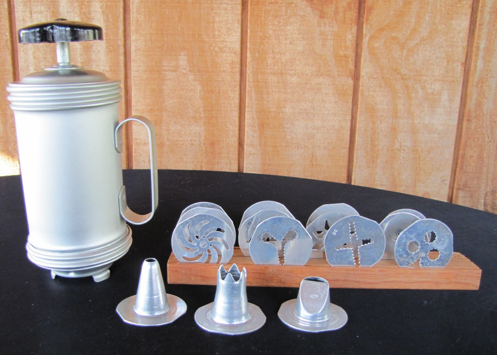 Vintage Mirro Cookie Press Pastry Puffs Complete Excellent