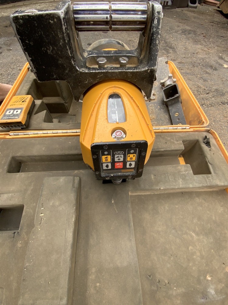 Spectra Dialgrade Pipe Laser L1165 with Case, Cords,  Pre-Owned