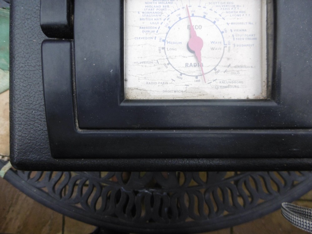 portable vintage valve radio