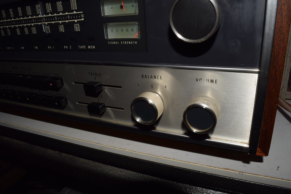 McIntosh Mac 1900 Solid State AM/FM Receiver - Clean