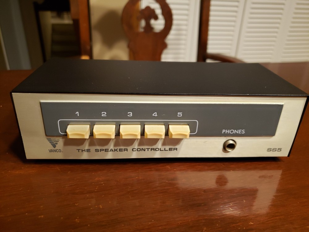 Vanco SS5 Speaker Controller w/Headphone Jack
