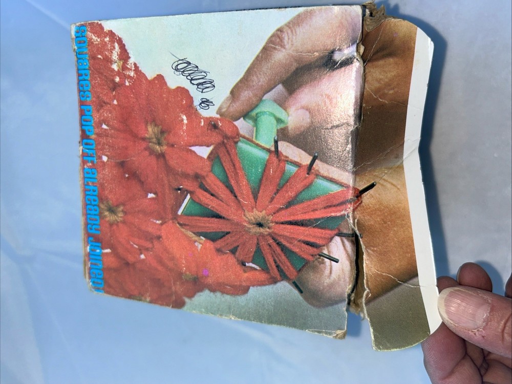 Vintage HEIR-LOOM Winding Frame Square Rosette Maker w/ Instructions & pompom