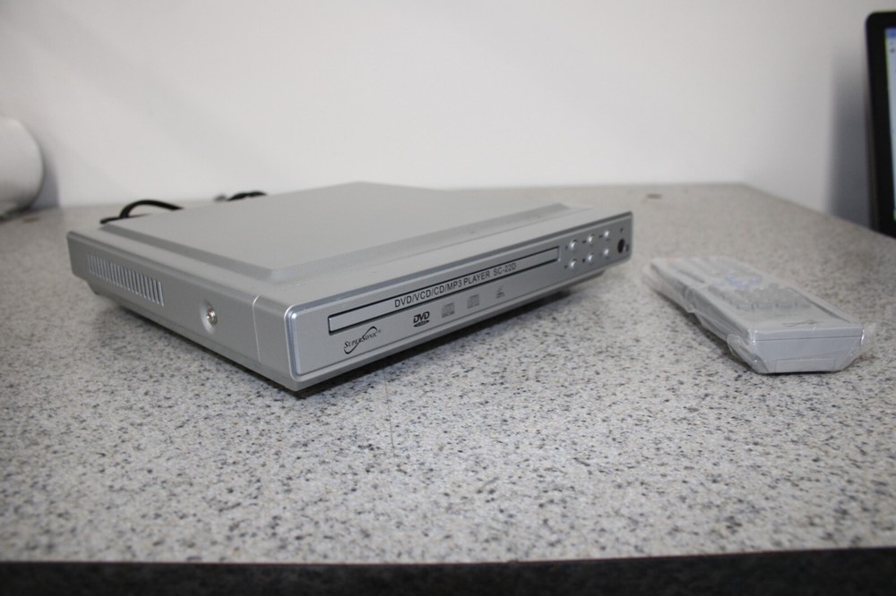 SuperSonic DVD / VCD / CD / MP3 Player SC-22D w/ remote