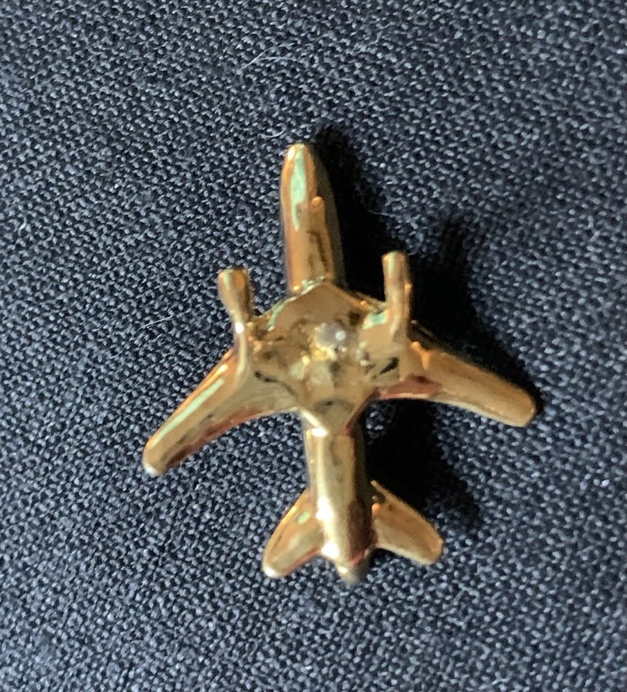 VINTAGE MCDONNELL DOUGLAS DC10 AIRPLANE PIN