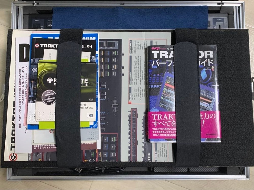 Native Instruments Traktor Kontrol S4 DJ Controller Midi Turntable With case