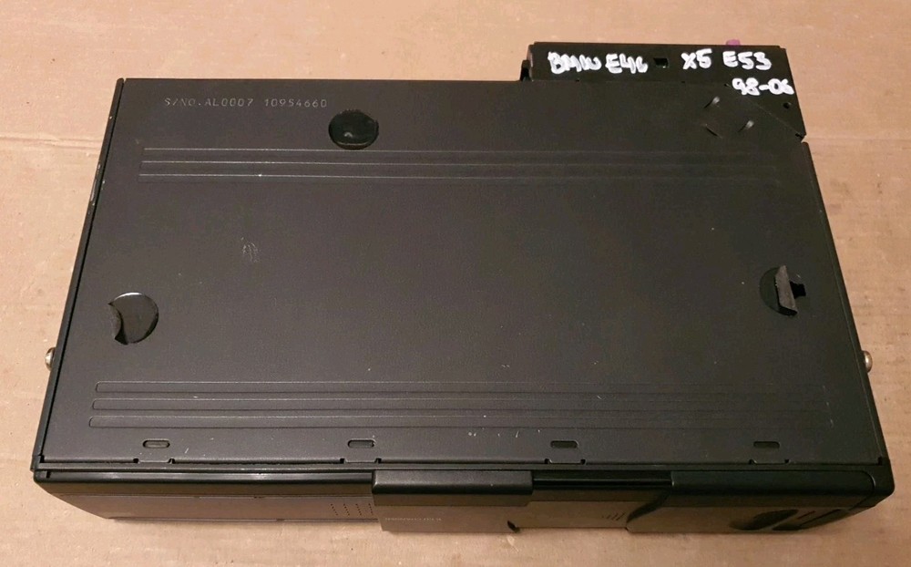 BMW E46/X5/E53 98-06 M3 6 DISC CD CHANGER MULTICHARGER 6913389