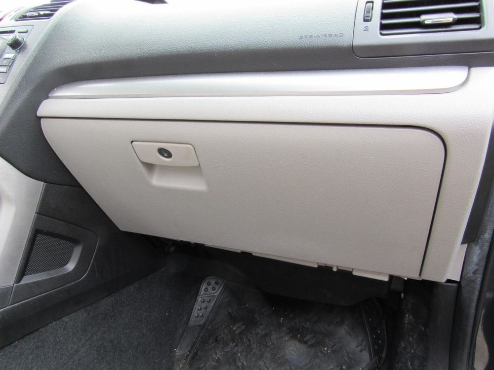 FORESTER  2014 Glove Box 1048275