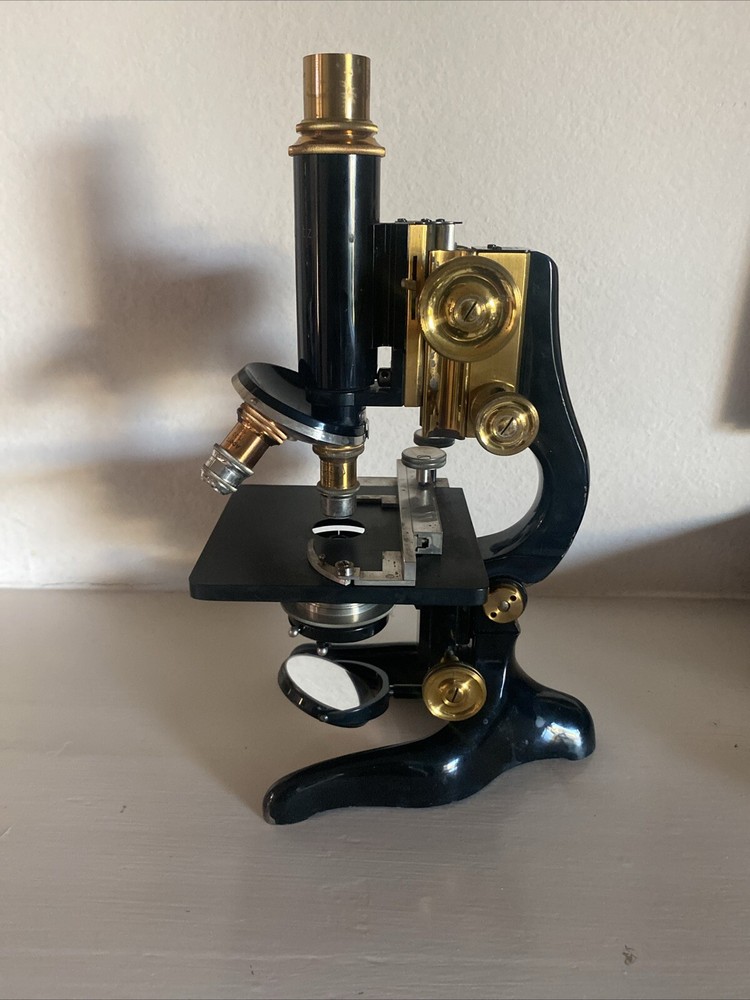Vintage Ernst Leitz Wetzlar Microscope w/ Case & Extras