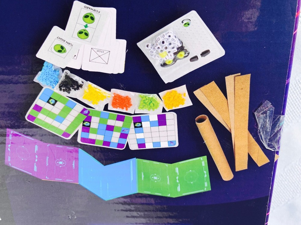 NEW in box Alien Decoding Science Lab 4 experiments to complete age 6+