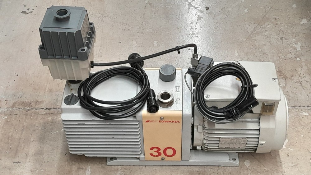 Edwards E2M30 Vacuum Pump