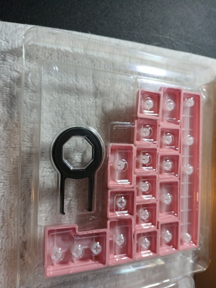 Bekizo KeyBoard.With Extra Pink Keys.NOT TESTED