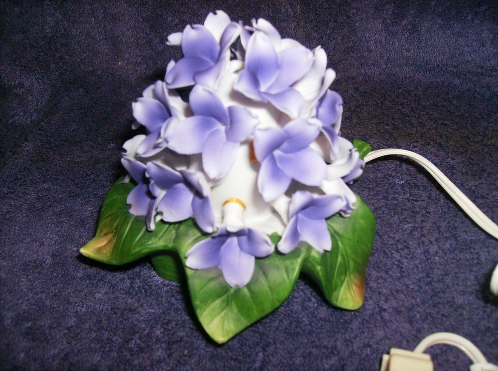 PURPLE HYDRANGEA TABLETOP ELECTRIC NIGHT IGHT & BULB ON/OFF SWITCH 5" NEW