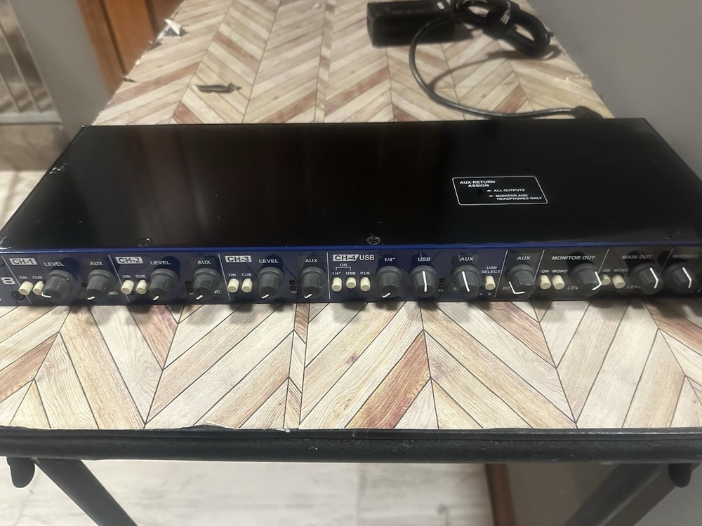 Radial Engineering KL-8 Rackmount Keyboard Mixing Station