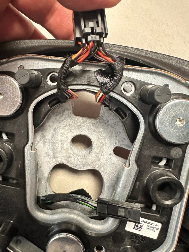 JEEP STEERING WHEEL LEATHER MULTI FUNCTION LEATHER STEERING WHEEL GENUINE NEW...