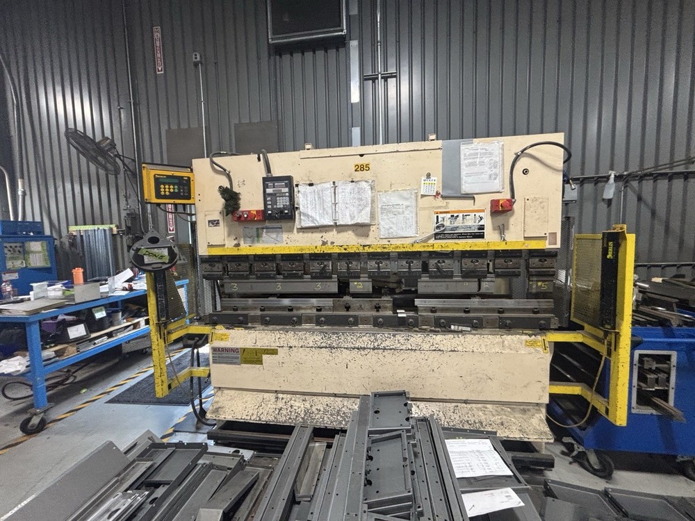 80 Ton x 8' Amada RG 8024LD Press Brake, 2000 - Backgauge, Tooling