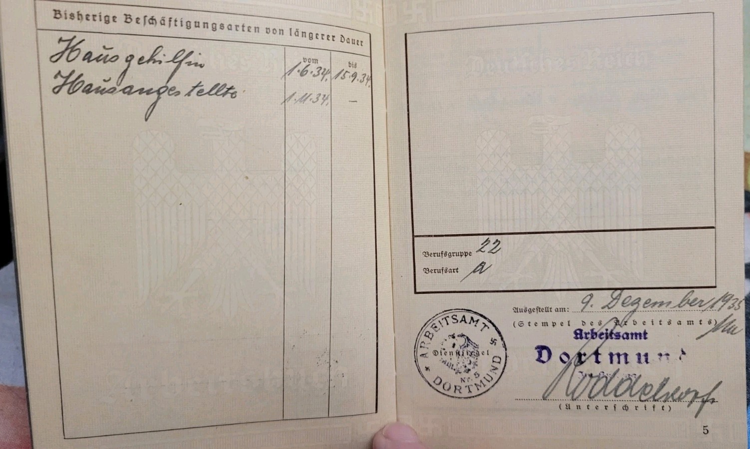 ORIGINAL GERMAN ARBEITSBUCH (EMPLOYMENT) BOOK FOR HERTA WALTER CPICS-RD DESCRIPT