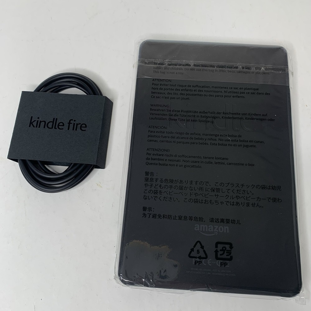 Amazon Kindle Fire With Charger No Case Model D01.400 8GB Bundle New
