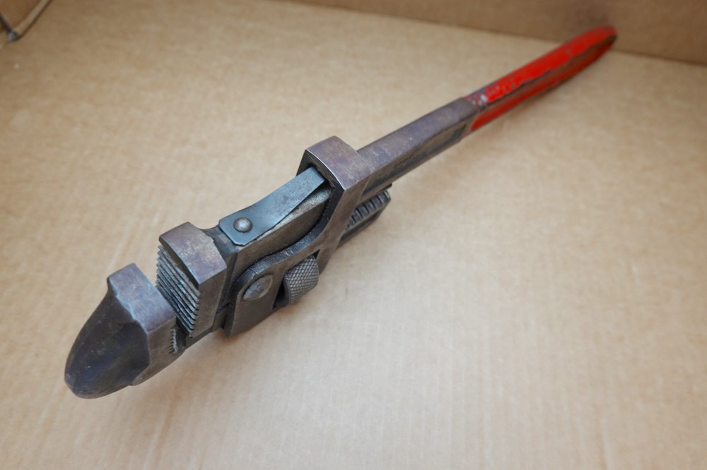 DUNLAP 18" PIPE WRENCH . MADE IN GERMANY
