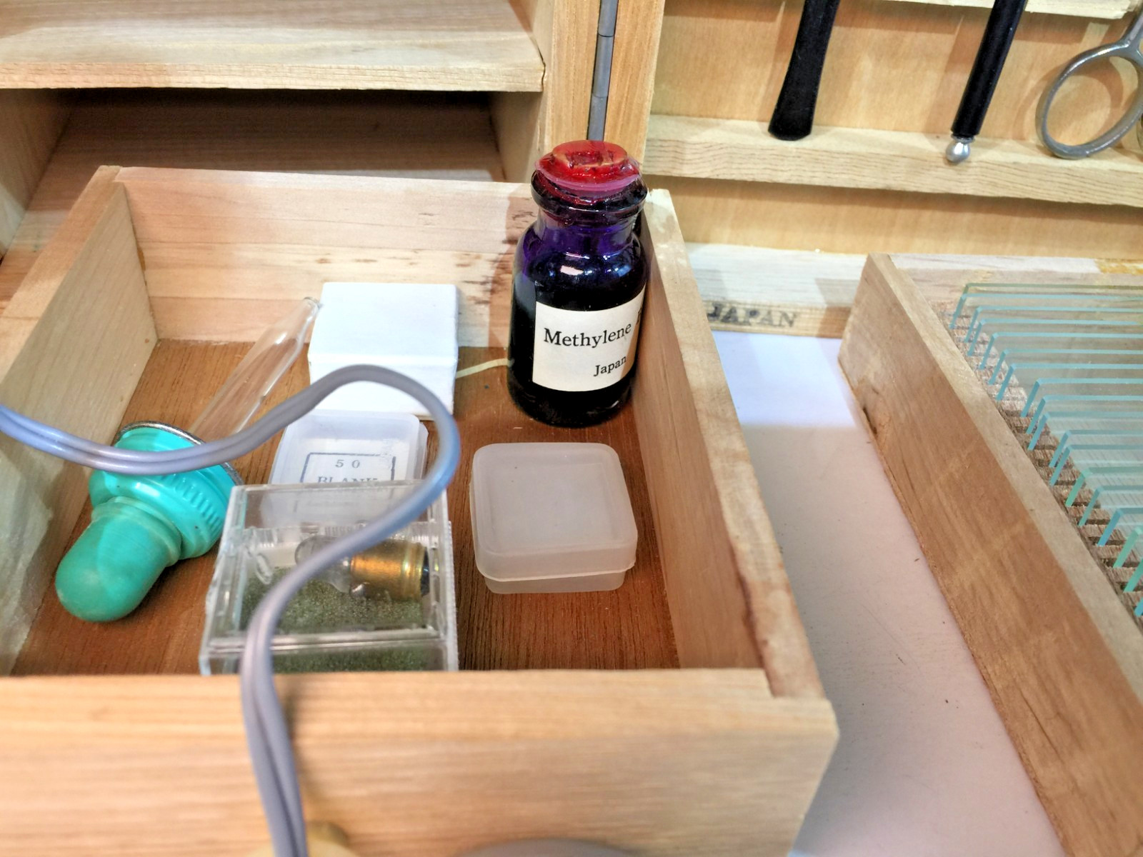 Vtg Empire Microscope & Laboratory 750 Power Illuminated W/Case, Equip. Untested